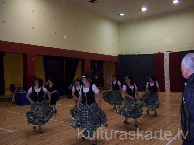 Amatas kultūras centra līnijdeju grupa''Country Girls''